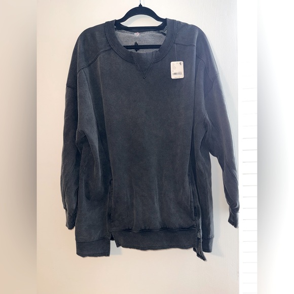 Free People Sweaters - Free People Black Pullover Long Sleeve Crewneck Split Hem Sweater Medium NWT